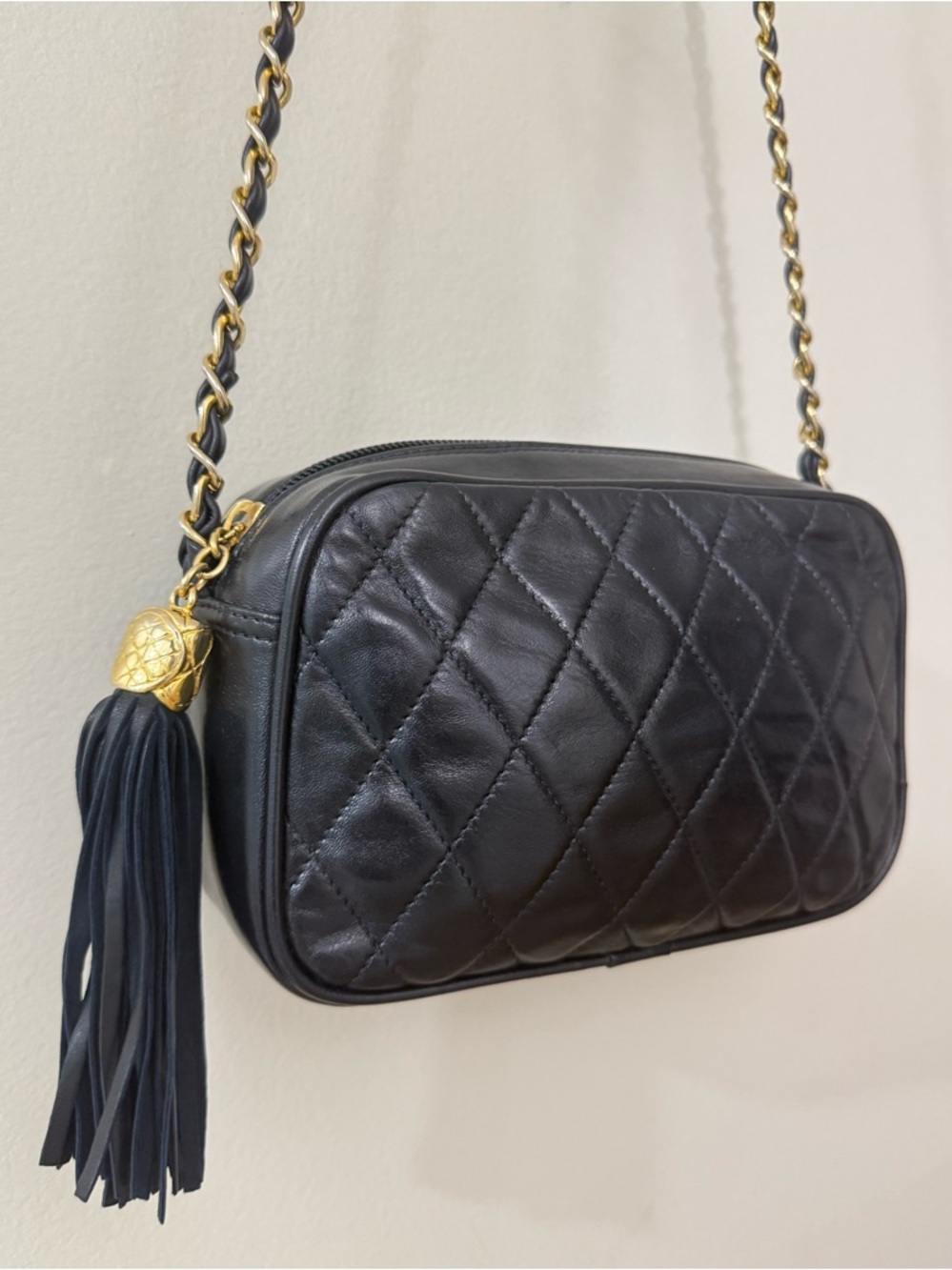VINTAGE HOLT RENFREW CANADA LEATHER QUILTED CAMERA BAG GOLD CHAIN NAVY